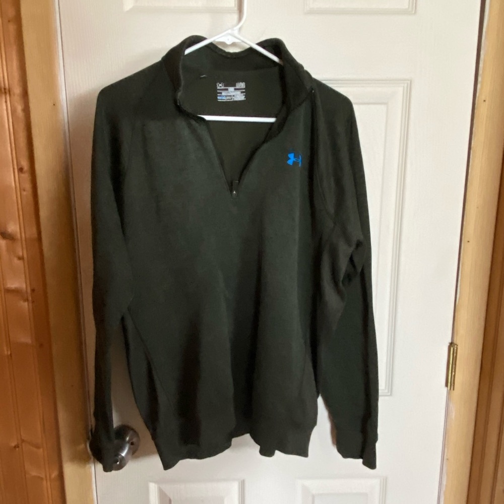 Under armor pull over